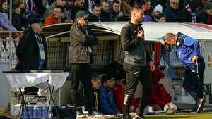 Dorinel Munteanu, somat de Poli Iași să-și ceară scuze, după ultima sa ieșire. ”Asemenea declarații sunt cel puțin iresponsabile. Probabil din cauza euforiei de cu o seară înainte. Ne vom adresa comisiilor”