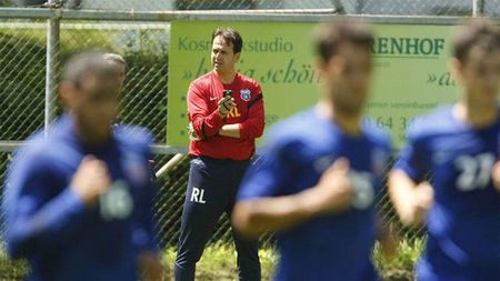 S-a pregătit la Academia BarÃ§ei, iar la doar 16 ani va juca pentru echipa mare a Stelei!** UITE ce perlă va avea Levi în lot!