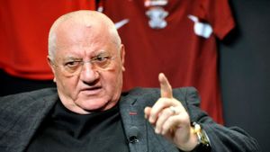 Mitică Dragomir, un bunic-polițist! Cum se asigură că nepoții lui nu se droghează: merge „pe blat” cu patronii de cluburi de noapte!