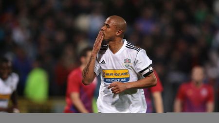 EXCLUSIV | "Se dormea în vestiar, nu aveau nicio treabă". Porumboiu, dezvăluiri despre fotbalistul care bea și 62 de beri într-o noapte, dar tot era cel mai bun. Momentul în care Wesley l-a făcut să lase capul în pământ: "Băi, sunteți nebuni la cap?! Cum să mă iau de el?"