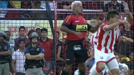 VIDEO** "Pierdut DINTE, ofer recompensă găsitorului"! Un jucător face tot posibilul pentru a-și întregi zâmbetul