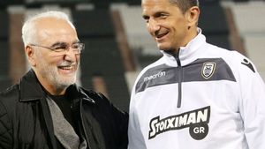 Moment emoționant cu Răzvan Lucescu și patronul Ivan Savvidis. FOTO | Cum au fost surprinși cei doi, înaintea meciului cu Basel din preliminariile Ligii Campionilor