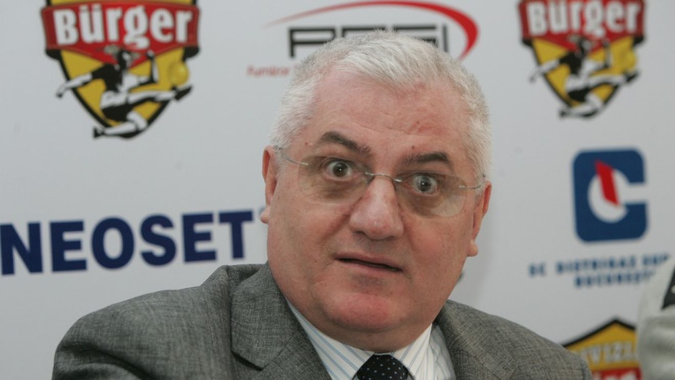 "Becali poate vinde Steaua din cauza înjurăturilor fanilor"