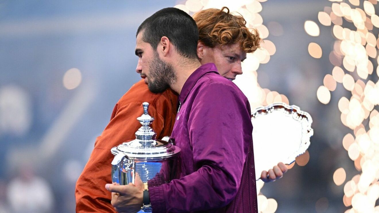 Triunghi amoros scandalos! Modelul ar fi fost într-o relație simultană cu Jannik Sinner și cu Carlos Alcaraz la US Open