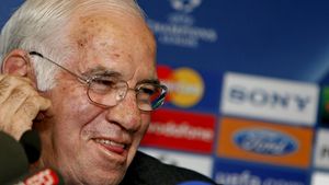 Aragones a refuzat oferta Sevilliei,** Antonio Alvarez e noul antrenor