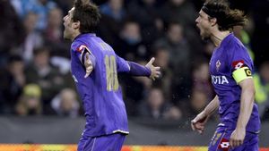 FABULOS | Mutu a adus aminte de "Il Fenomeno" din perioada Fiorentina. VIDEO | Golul de la Plzen se aseamănă cu "bijuteria" din meciul cu PSV
