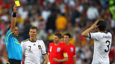 Arbitrul care a anulat un gol valabil Angliei a fost suspendat pentru corupție! VEZI cariera controversată a lui Larrionda