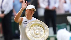 Iga Swiatek și-a demolat adversara în finala de la Wimbledon! Anisimova nu a luat niciun game și a jucat finalul de meci în hohote de plâns