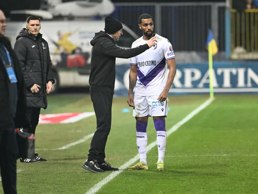 winger-pentru-istorie-ce-fotbalisti-au-concurat-echipa-sezonului-benzile-atacului-de-la-ce-club-provin-castigatorii