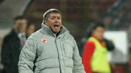 „Dinamo nu are antrenor, nu are niciun Dumnezeu!** Țălnar e atât de gras, încât nu încape pe bancă!”