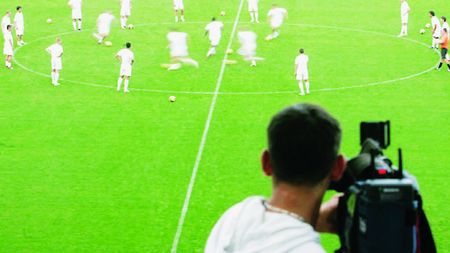 Revoluția cluburilor mici!** Cum se răzbună echipele care n-au luat bani pentru drepturile TV