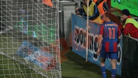 Tunurile pe Karamyan:** "S-a supărat când a fost schimbat? Figuranții n-au loc la Steaua!"