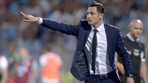 Mirel Rădoi pregătește derby-ul cu...BAC-ul. Materia care-i dă bătăi de cap: "E foarte, foarte greu. Îmi dau seama că am sărit mai multe etape și trebuia să le fac la timpul lor. Sunt cumplit de grele!"