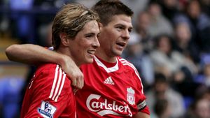 Hodgson: "Gerrard știe că e sufletul echipei! El și Torres vor rămâne!"