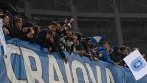 Fanii Universităţii Craiova, ultimatum pentru Mihai Rotaru: „Pinocchio, adu antrenor sau pleacă!"