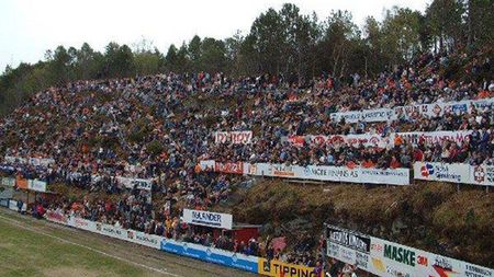 Stadioanele noastre sunt impresionante pe lângă acestea! TOP 5** Cele mai urâte arene