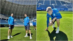 Jucătorii Universității Craiova au inspectat gazonul de pe Stadionul „Ion Oblemenco” înaintea meciului cu FCSB! Cum arată suprafața de joc | FOTO