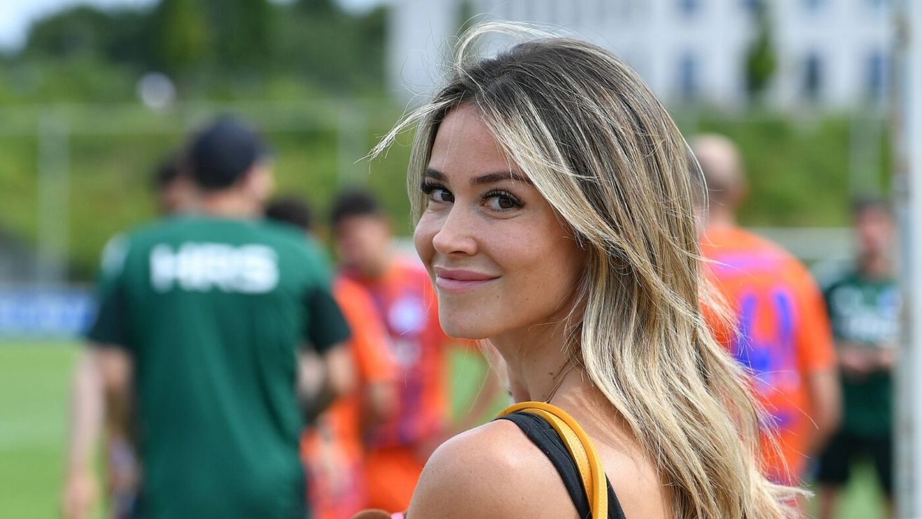 Cea mai frumoasă prezentatoare TV din lume și-a provocat fanii cu imaginile în bikini din vacanța de vară: „Bellissima!”