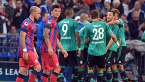 Fanii lui Schalke, mesaj pentru Bayern în finalul partidei cu Steaua: "Jos pantalonii!" Keller răspunde: "Nu e aroganță!" VIDEO