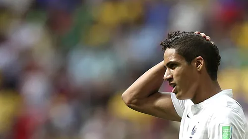 Francezul Raphael Varane, internat după meciul cu Nigeria din cauza deshidratării