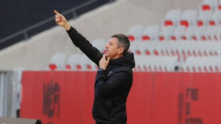 Adrian Ursea, prima victorie pe banca lui Nice. Echipa antrenorului român a câștigat în inferioritate numerică