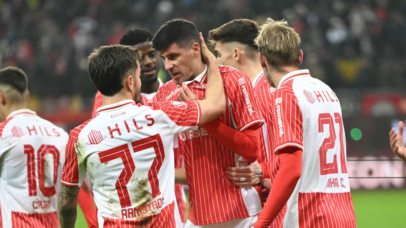 Nouă cluburi din străinătate au făcut oferte pentru atacantul lui Dinamo. Decizia fotbalistului a cauzat stupoare