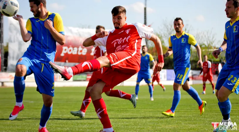 Roșu a explicat de ce l-a schimbat pe Adrian Petre înainte de pauză.** 