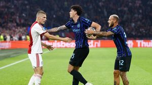 Fază de infarct pentru Chivu. Arbitrul Oliver a dat penalty pentru Inter și l-a anulat cu VAR, deși pe imagini nimic nu s-a văzut clar