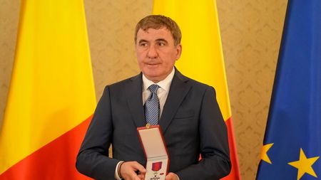 Gică Hagi a făcut Crăciunul alături de omul care construiește un ansamblu rezidențial de 70.000.000 de euro la Craiova: „Familia, cea mai frumoasă echipă”