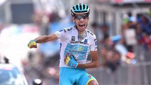 Revanșa lui Aru! Italianul de la Astana și-a spălat păcatele, cu a doua victorie din carieră în Giro și a urcat pe locul secund la general. Contador mai are un hop pentru al doilea Giro din palmares! Grosu și Țvetcov au venit la peste 50 de minute de Aru