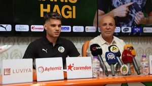 „E și fiul lui Gică Hagi”. Cum l-a numit șeful lui Ianis Hagi pe „Rege”