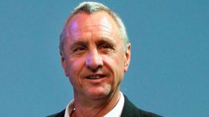 Cruyff:** "Barcelona joacă de 1000 de ori mai bine ca Real Madrid!"