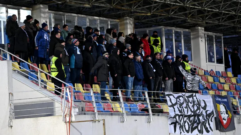 Linie roșie pentru fanii Corvinului! Se opun ideii ca echipa să se mute la Petroșani: ”Corvinul, inimă hunedoreană, nu anexă județeană!”