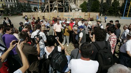 "Dati-ne fotbalul inapoi!"