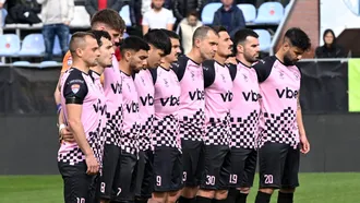 S-a rupt lanțul de iubire la Corvinul? Câștigarea Cupei, prezența în Europa sau parcursul din acest sezon par șterse cu buretele după doar două eșecuri. Primarul Dan Bobouțanu: ”Salariile și primele, blocate!”