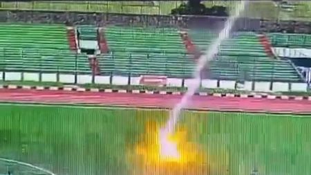Un fotbalist a murit după ce a fost lovit de un fulger. Imaginile sunt tulburătoare. VIDEO