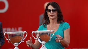 Ce face, de fapt, Nadia Comăneci la Dinamo Bucureşti, după ce a semnat cu clubul alb-roşu: „Are idei, pune în practică”. EXCLUSIV