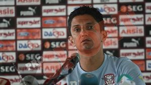 FOTO Răzvan Lucescu îi liniștește pe fanii giuleșteni:** "Este exclus să plec de la Rapid"