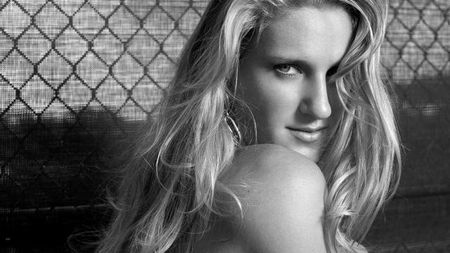 Secretul Victoriei. Azarenka, posibila adversară a Simonei Halep în primul meci din 2016, povestește cum a reînvățat să împingă piciorul în pământ în intersezon: "Parcă simt din nou durere - este oare piciorul sau este doar în capul meu? Este durere reală?"