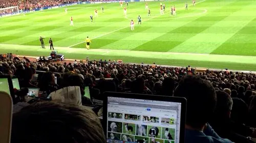 Ziaristul care căuta pe Google poze cu câini în timpul meciului Manchester United – Bayern și-a explicat gestul. Motivul e genial :)