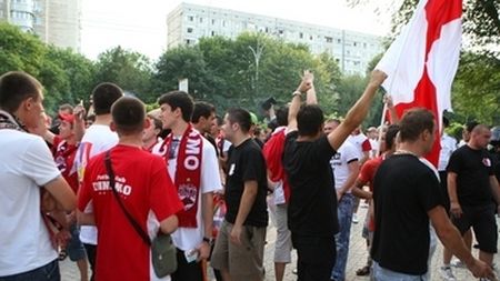 Scene de cascadorii râsului la Dinamo!** Fanii au mers peste jucători, aceștia s-au ascuns! Pe cine au prins ultrașii și ce i-au făcut!