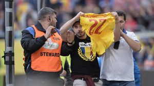 Cuvintele fanului rapidist care i-a pupat ghetele lui Săpunaru: "Am fost sigur că gestul meu nu va avea urmări violente"