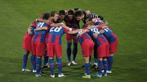 Cum poate bate Steaua pe Liverpool?** "Jucătorii să nu joace în vârful degetelor, să alerge până fac spume la gură"