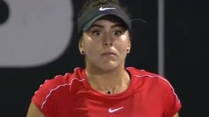 Bianca Andreescu a "înghețat" preț de câteva secunde. A lovit-o fără să vrea pe Venus Williams | FOTO 