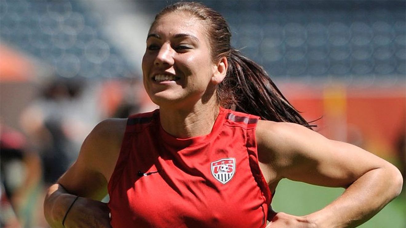 Scandalul momentului în SUA. Un hacker a spart un cont personal al frumoasei portărițe americance Hope Solo și a publicat pozele. Zeci de alte vedete și-au văzut imaginile intime pe net