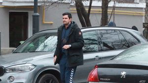 Victor Hănescu, în vizită la o blondă misterioasă. Cum își umple timpul fostul tenismen | FOTO EXCLUSIV