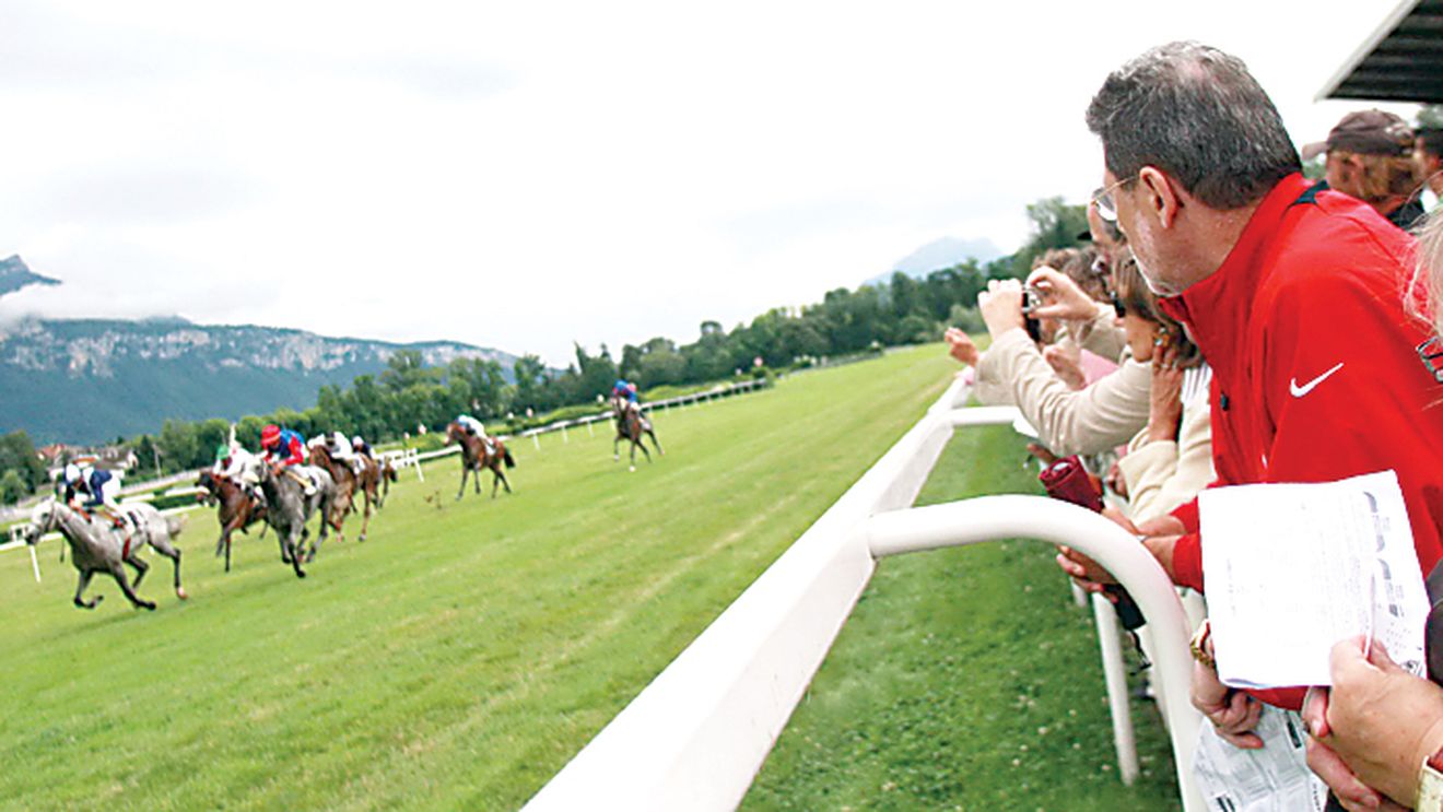 Dinu a câștigat la curse de cai