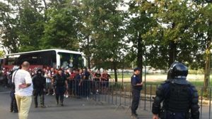 SCANDAL la National Arena:** "Îngerii Albi" au ajuns la stadion: 'Țiganii, țiganii' Slovacii s-au luat la bataie cu jandarmii!