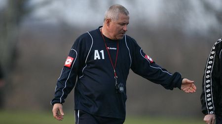 "Nu e ușor să joci cu sabia deasupra capului** Nu pierdem cu Poli"