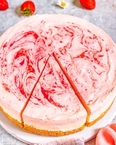 Cheesecake cu căpșuni și cremă de brânză. Desert ușor de vară